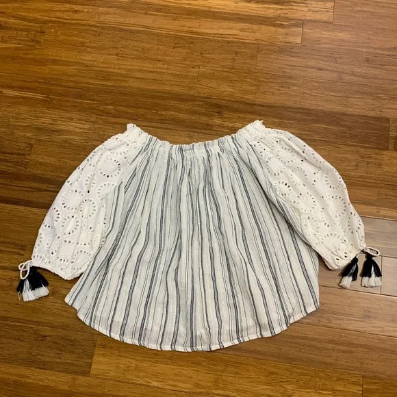 Sundance Quiet Allure Eyelet Blouse Womens XS White Striped‎ Off Shoulder Tassel - Image 3