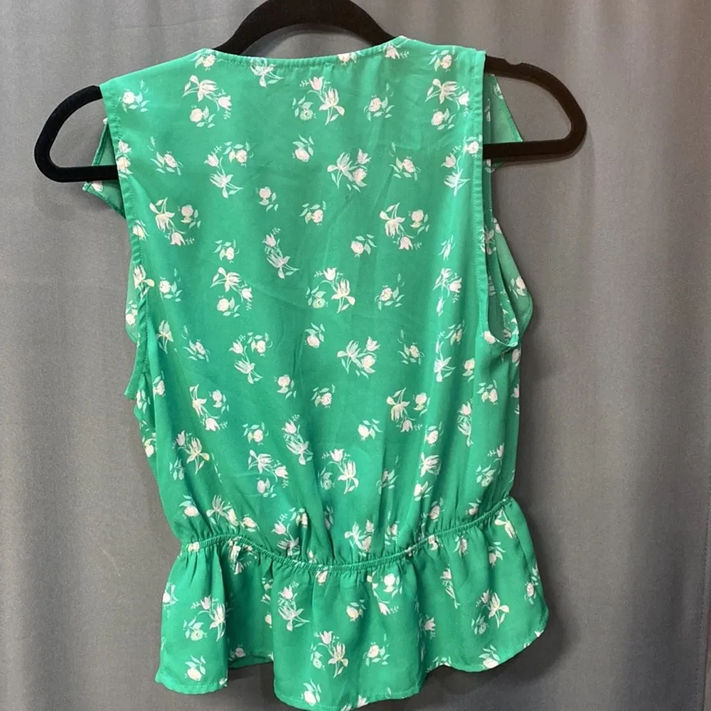 WAYF RUFFLE NECK PEPLUM TOP IN GREEN DITSY (b29.1) - Image 5