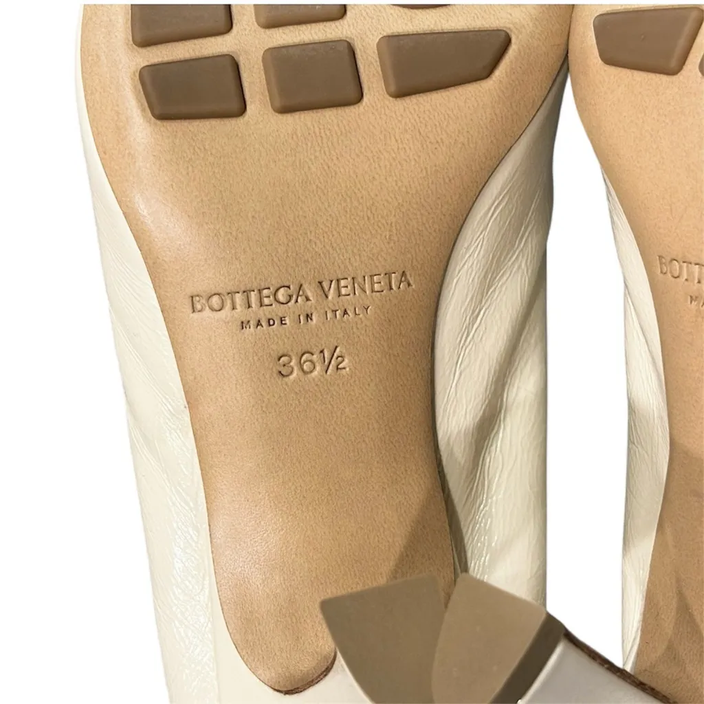 NIB Bottega Veneta Spike Chain Crinkled Leather Pumps in Sea Salt Size 36.5 - Image 15