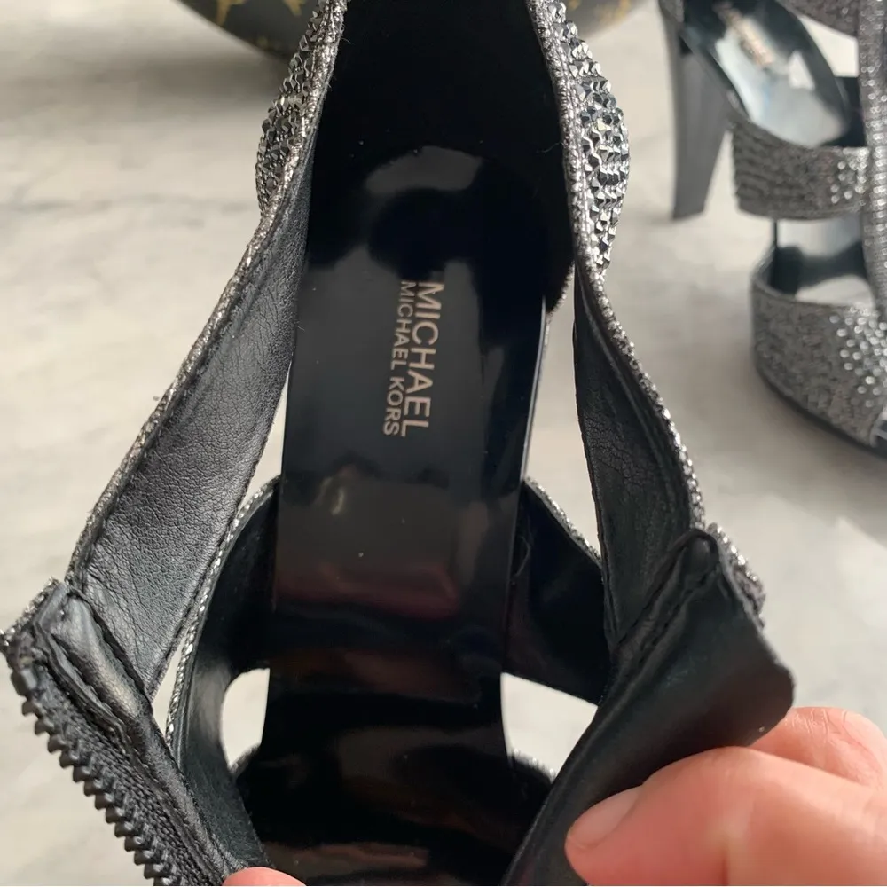 Michael Kors Berkeley T Strap Heeled Sandals Black/silver Size 9.5 - Image 9