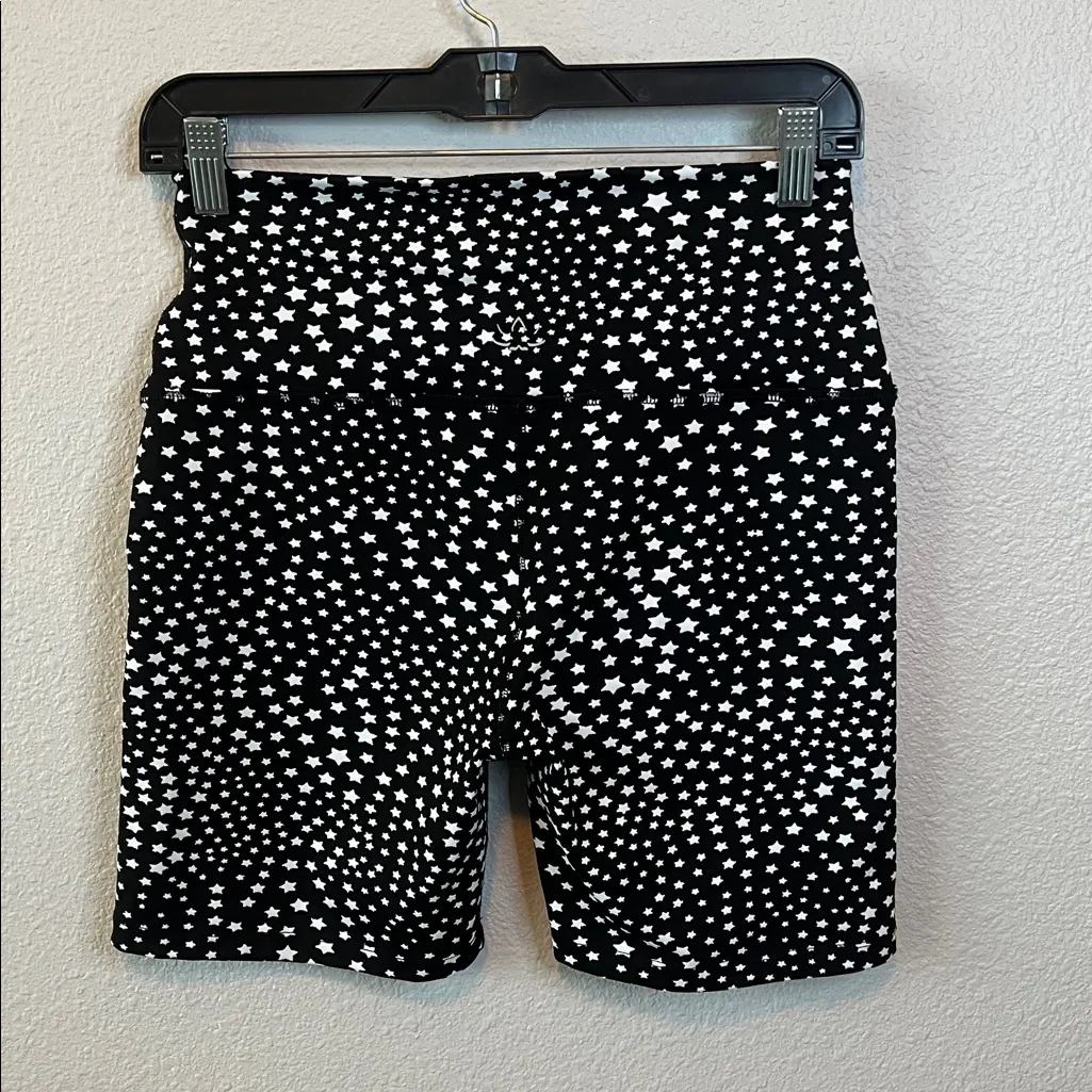 Beyond Yoga High Waisted Star Print Black Biker Short Size Medium - Image 2