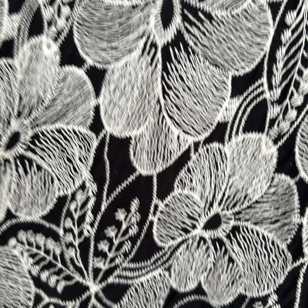 Solitaire  EMBROIDERED TOP SZ: L/XL - Image 5