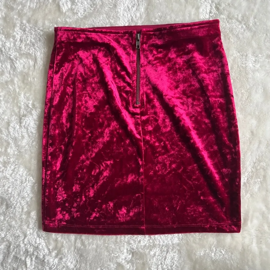 L’Atiste | Red Velour Short Mini Pencil Skirt | Size S - Image 2