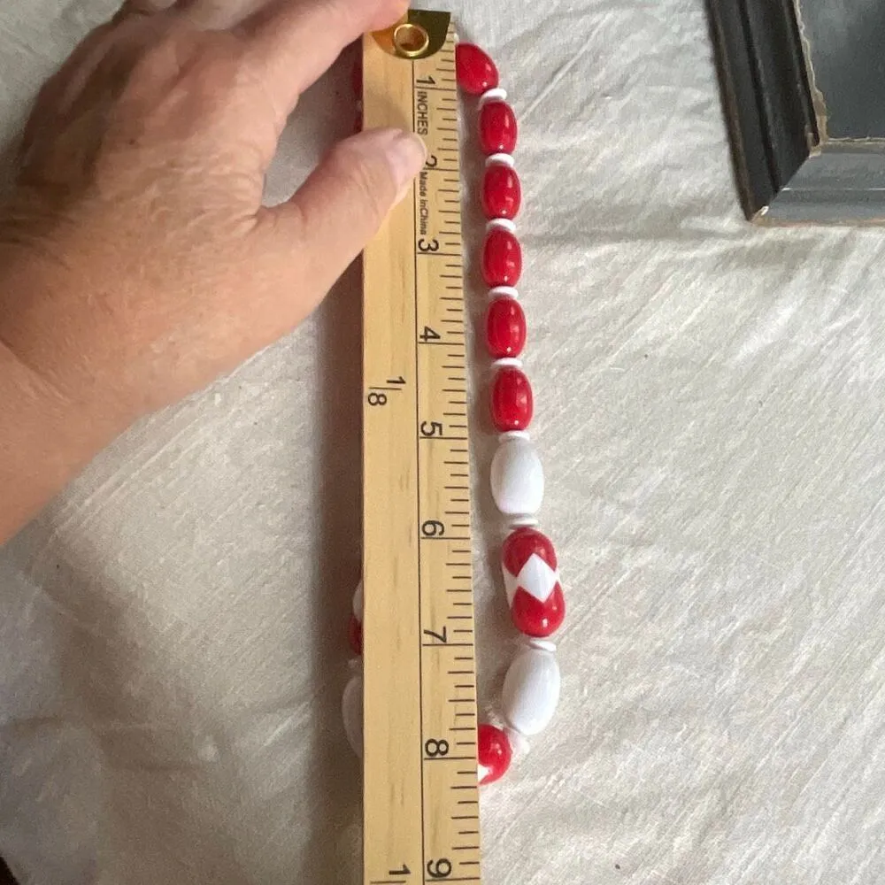 Vintage red & white chunky 80’s beaded necklace. Red - Image 6