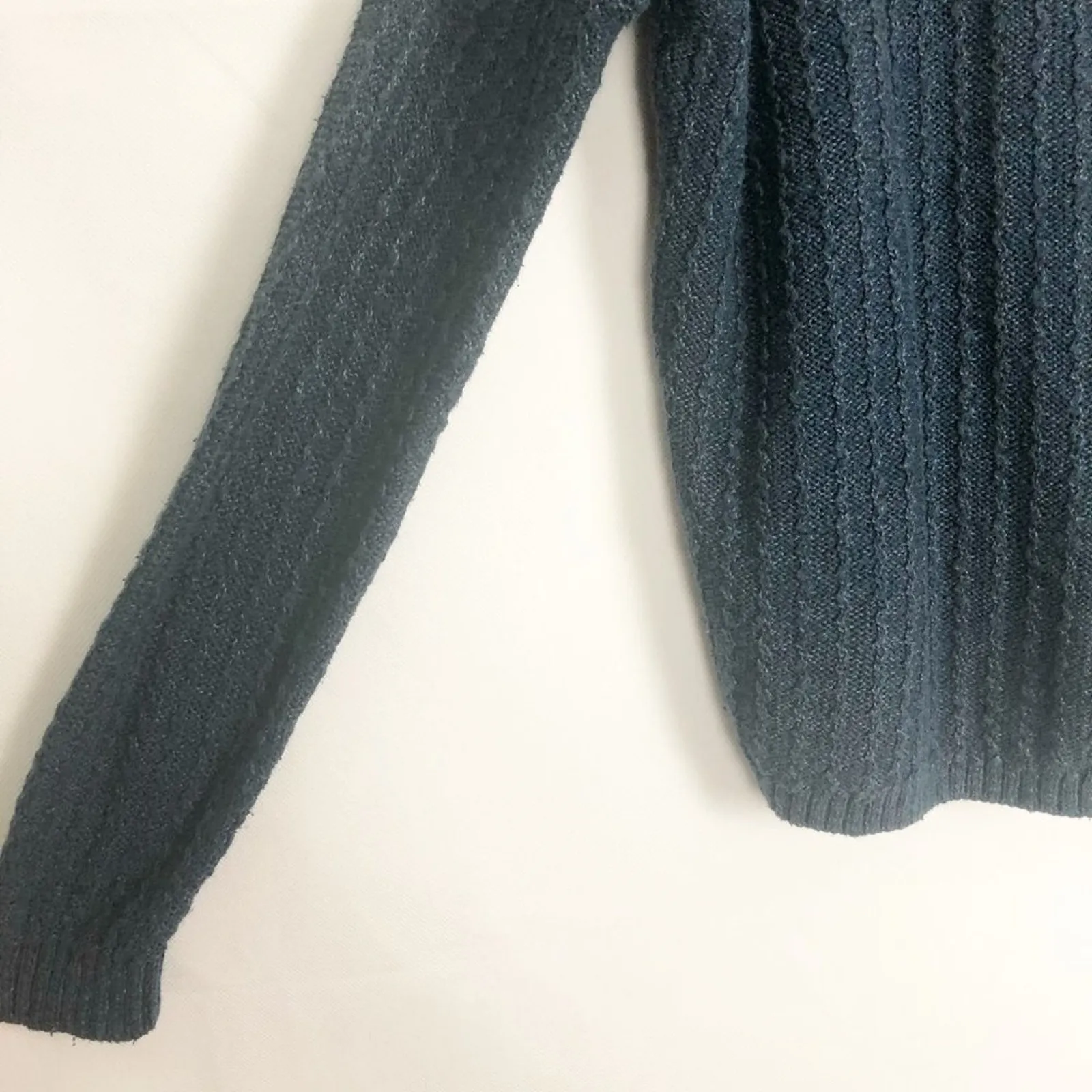 Hollister Blue Ribbed Pullover Sweater Size Medium - Image 5