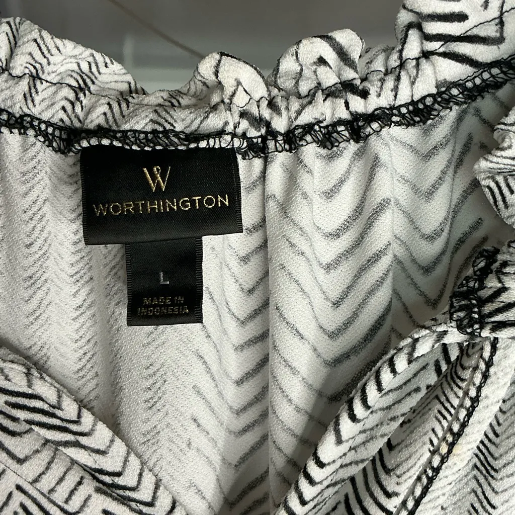 Worthington Black and White Chevron Blouse - Image 4
