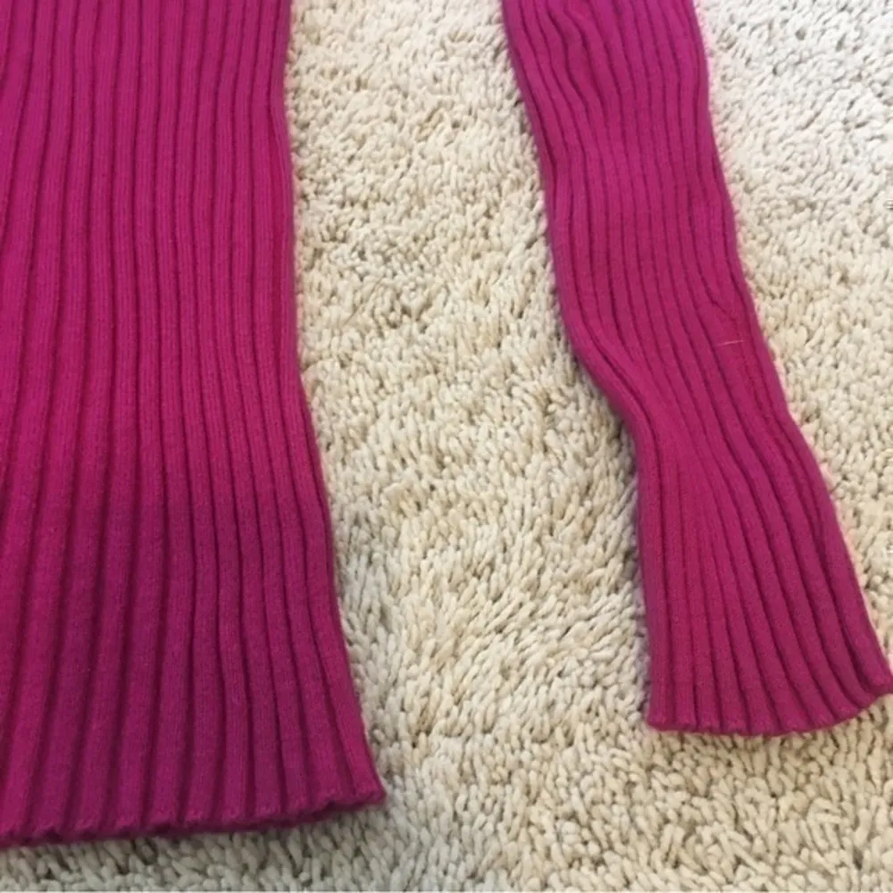 Woman’s size small wine colored fitted ribbed long sleeved shirt - Image 7