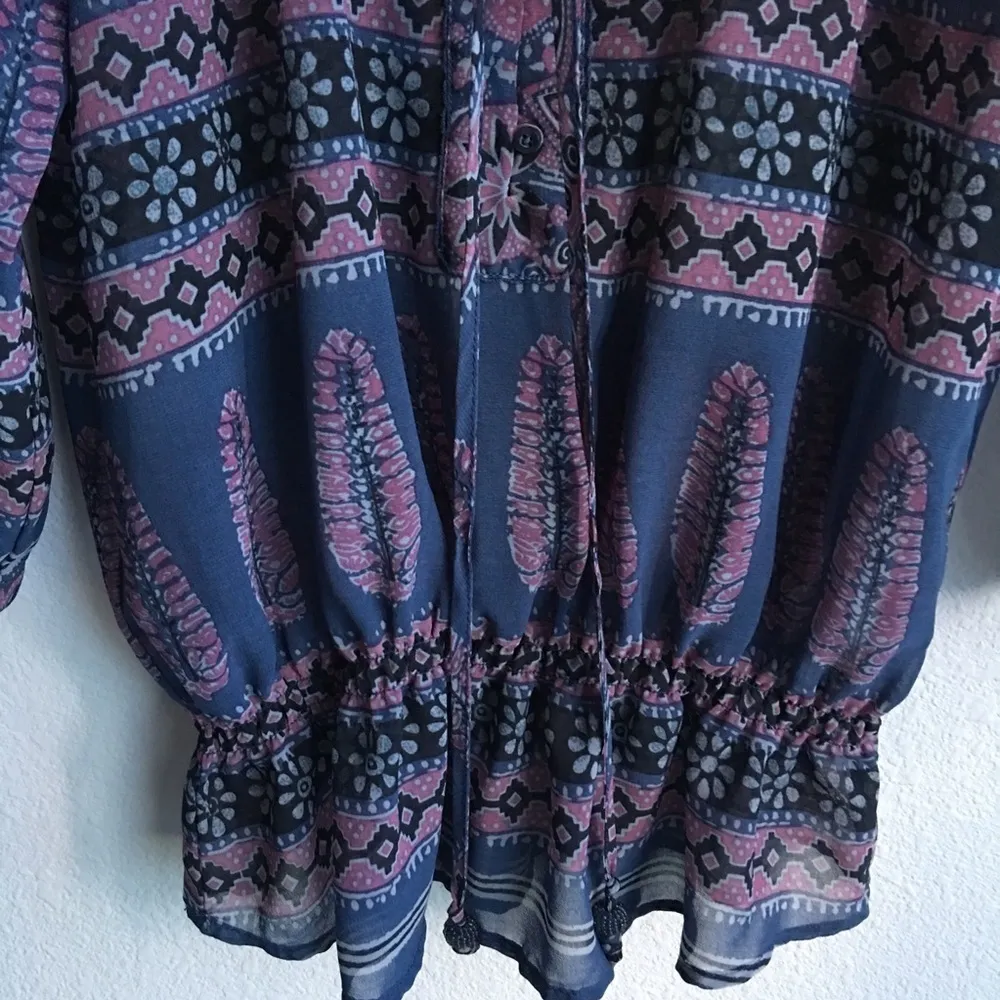 American Eagle Paisley Design Ruched Bottom Top Medium - Image 4