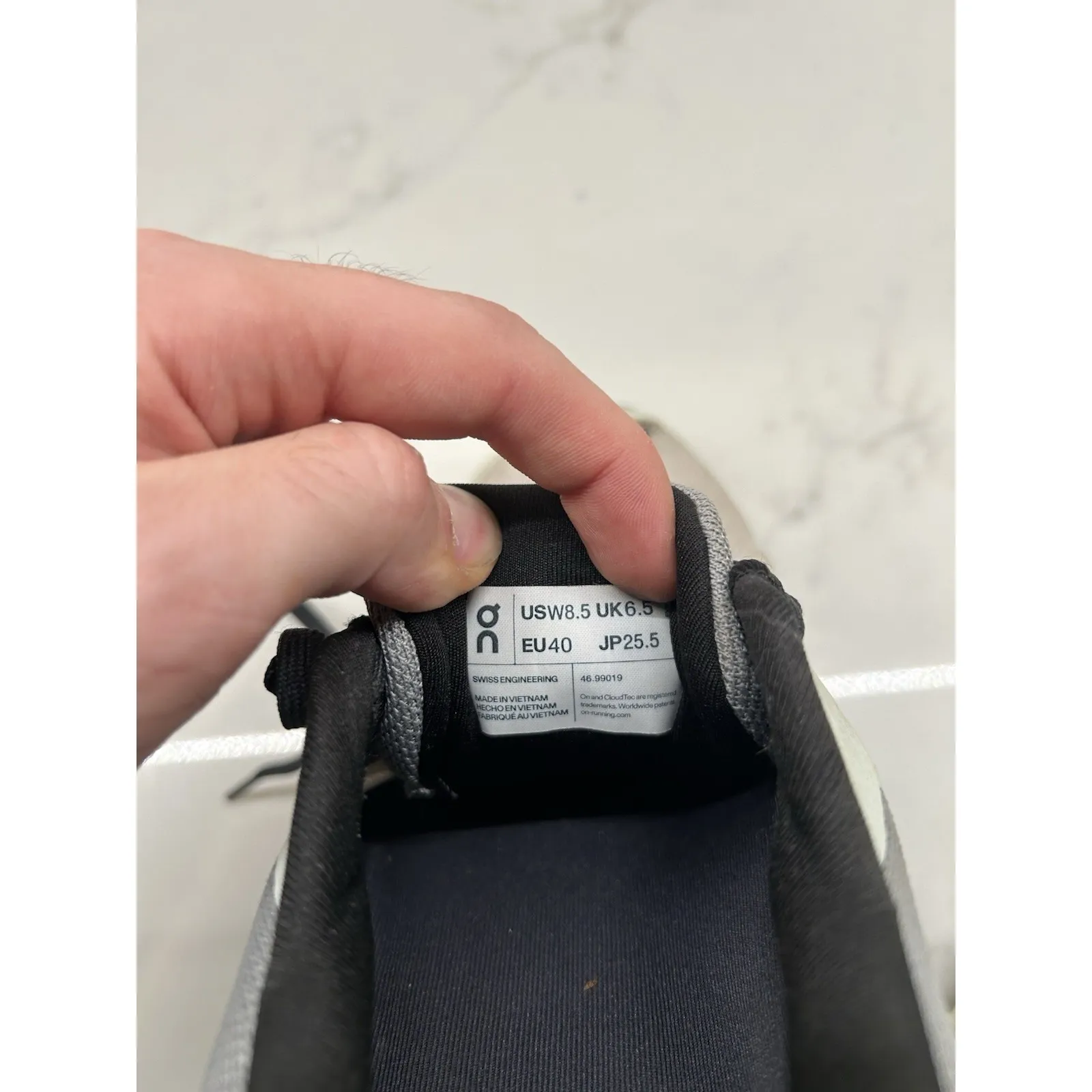 On Cloud Cloudrunner Running Sneakers Shoes‎ Frost Aloe Womens Size 8.5 - Image 8