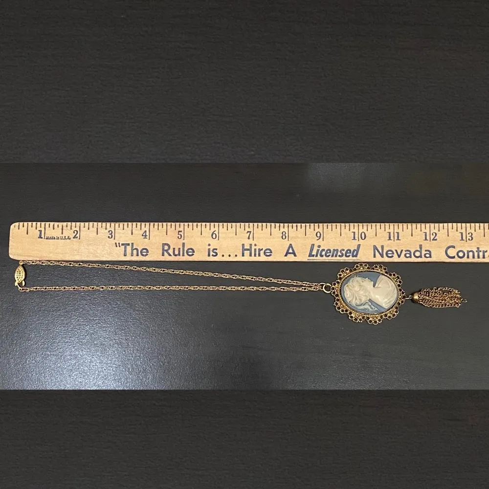 Vintage Unsigned Blue Cameo Pendant Necklace - Image 9