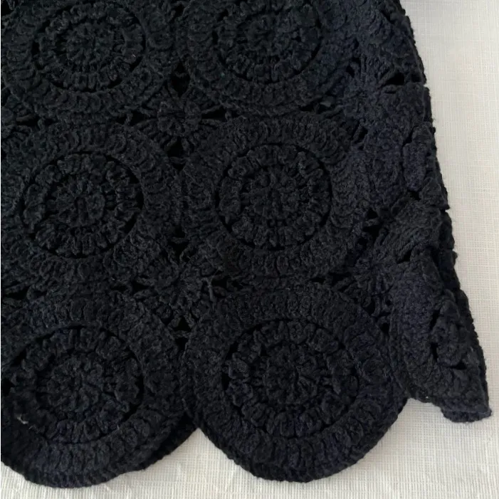 Abercrombie & Fitch Black Crochet style Knit shirt Sleeved Top - Image 4