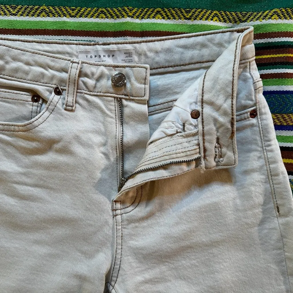 TOPSHOP 'Straight' jeans with raw hem in white size W26 L30 - Image 3