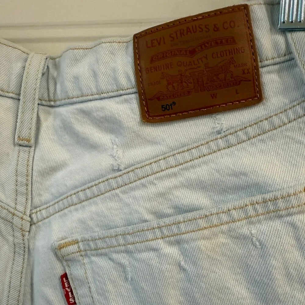 Levi's 501 High Rise Fray Hem Cut-Off Jeans Light Wash Denim Blue Women's Sz 28 - Image 6