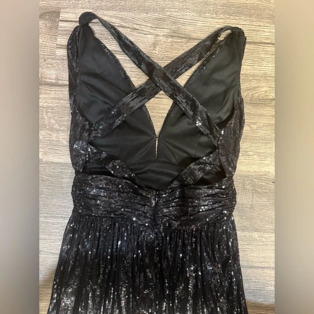 Chic Black Evening Gown - Image 5