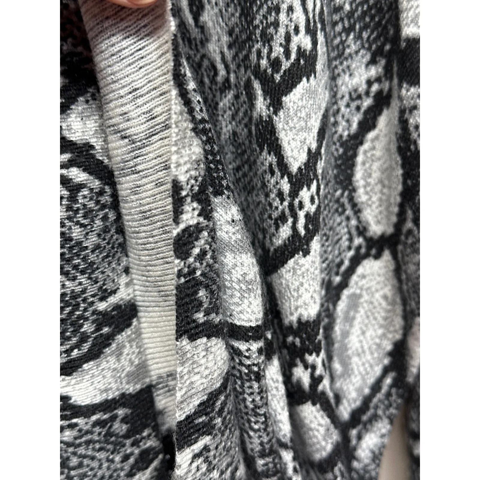 Worthington Womens Long Sleeve Knit Sweater Snakeskin Print Black White XXL - Image 5