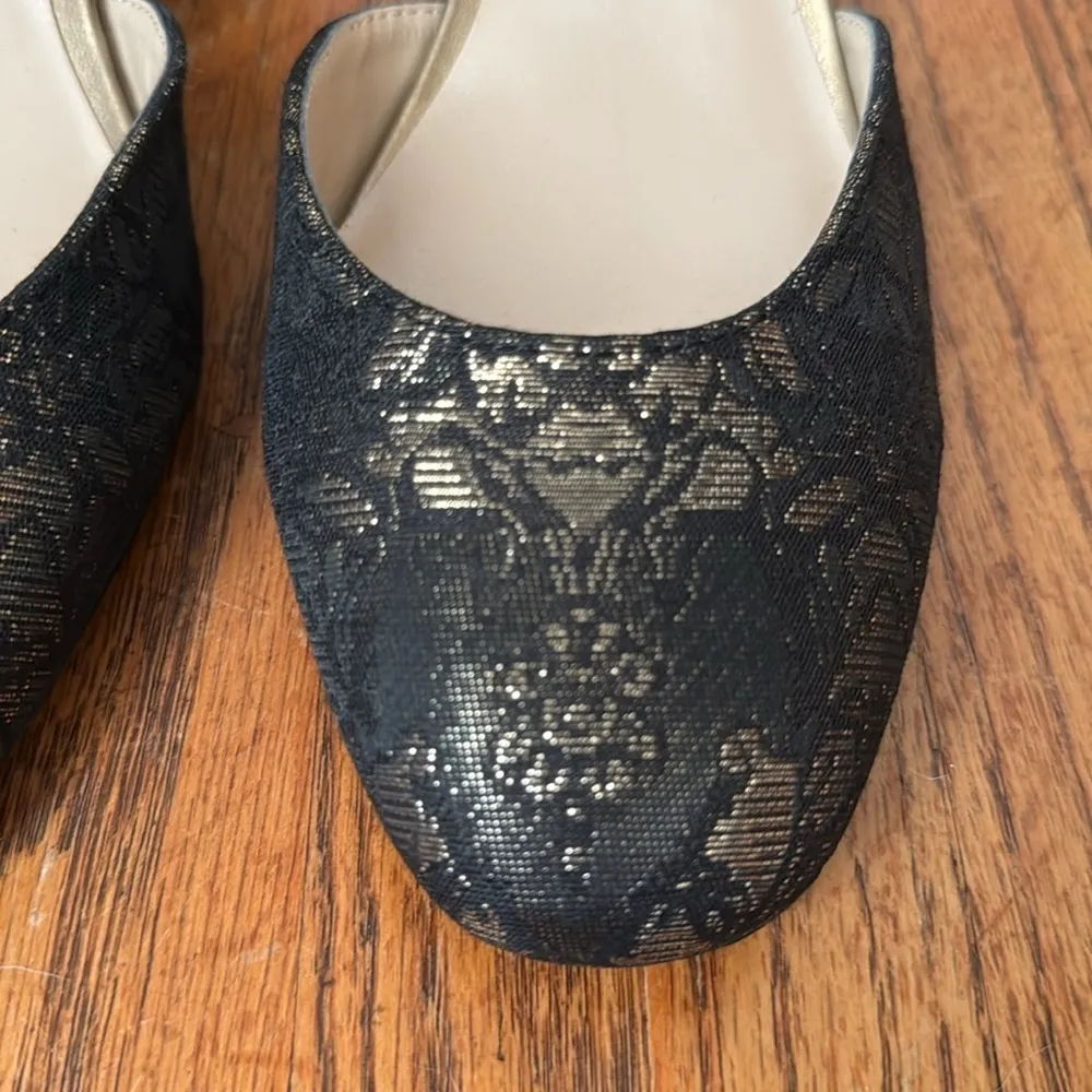 Unisa NWOT Black and Metallic Gold Textured Lace Block Heel Ankle Strap Shoes - Image 3