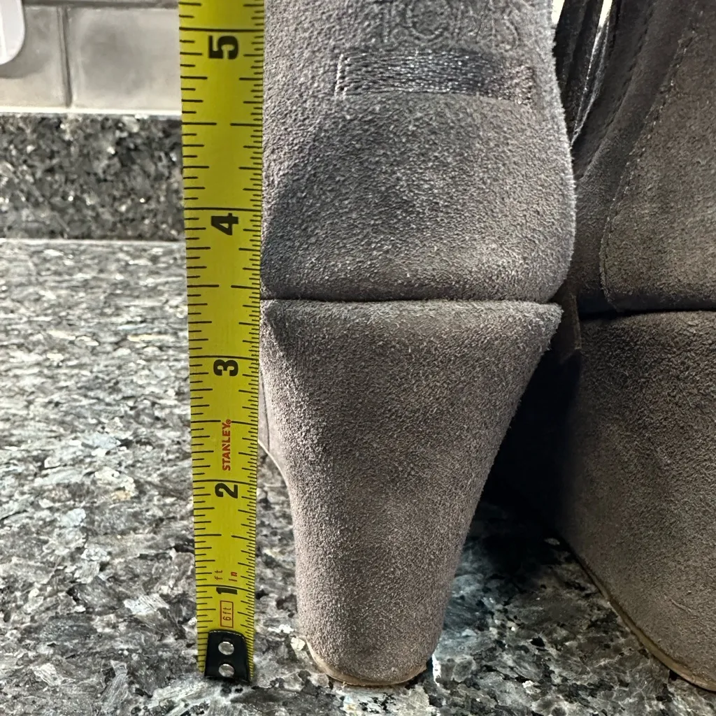 Toms Desert Wedge Chic Ankle Booties Gray Suede Side Zip Women's Size US 9.5 - Image 6