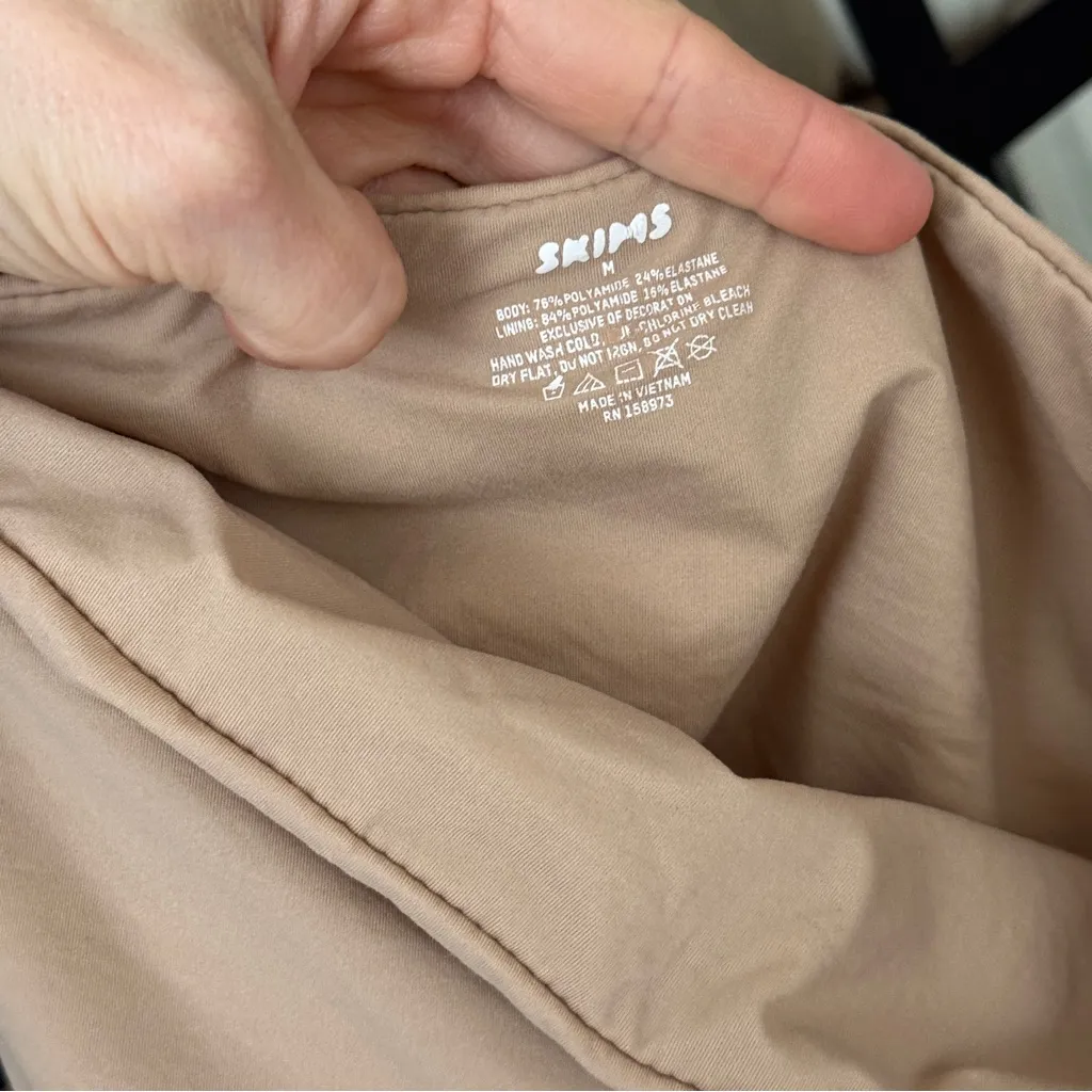 SKIMS fits everybody strapless bandeau bra bralette clay nude beige tube top - Image 2