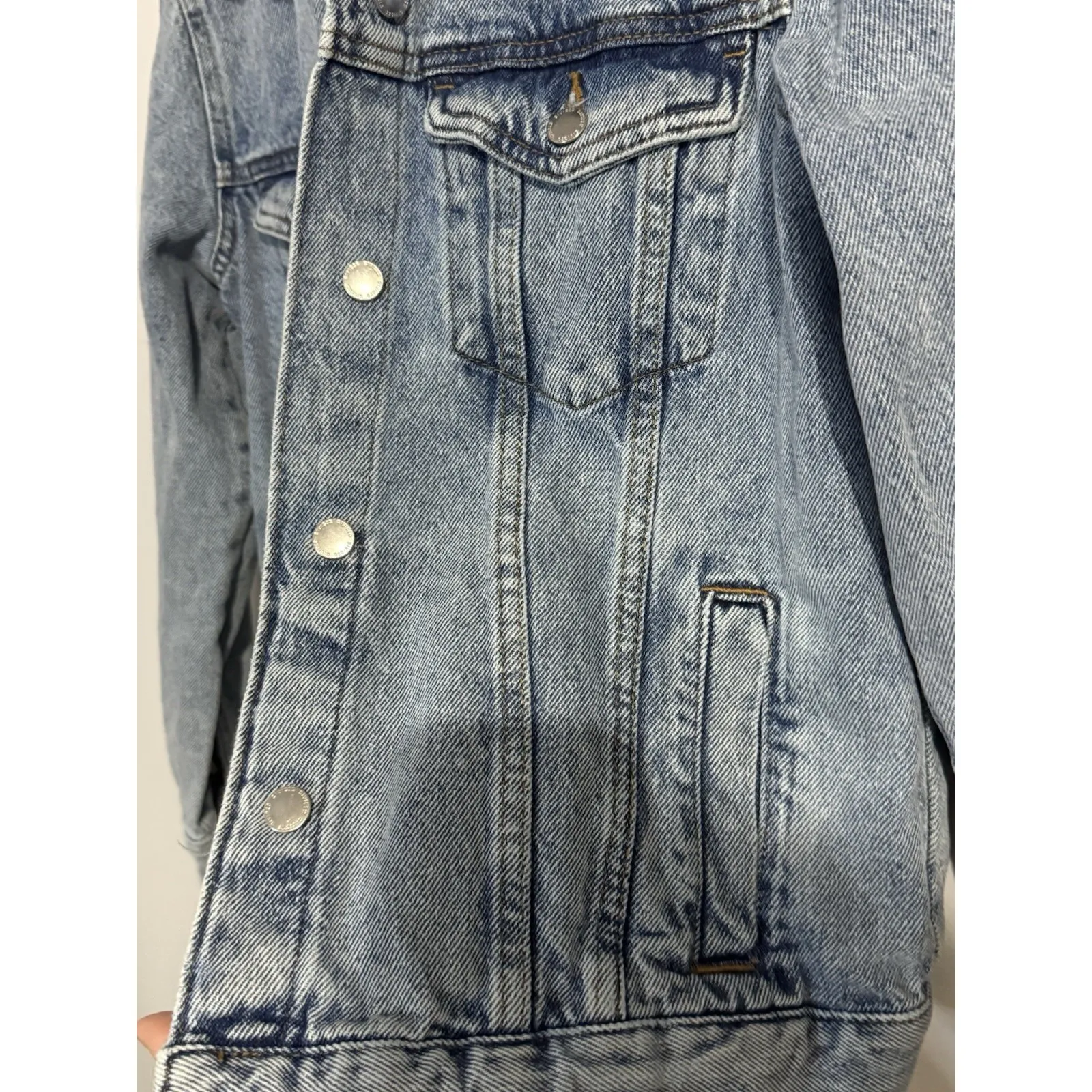 H&M Jean Jacket Womens Size XS Long Sleeve Medium Wash Blue Denim Jacket - Image 2