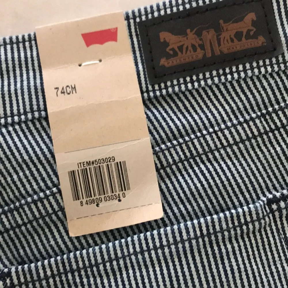 - Levi’s Booty shorts 7/8 New - Image 6