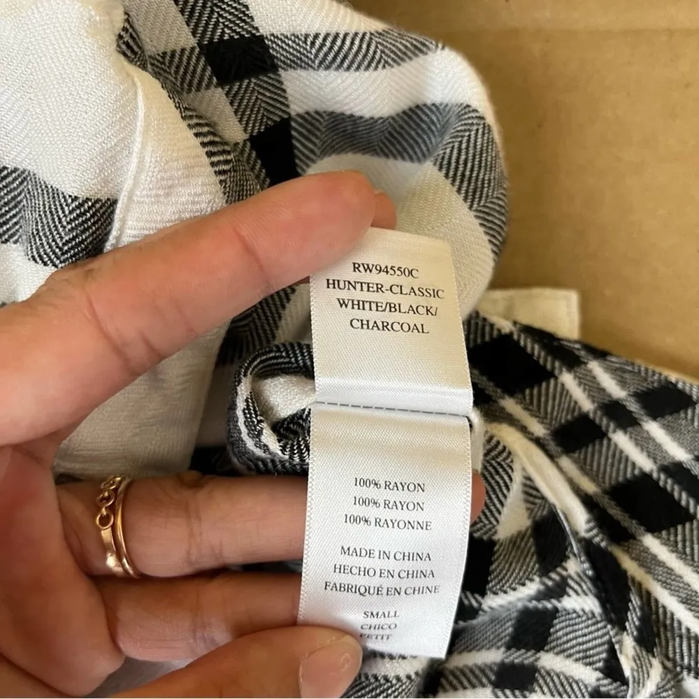 Rails Hunter Button Down in Charcoal Black White - Image 12