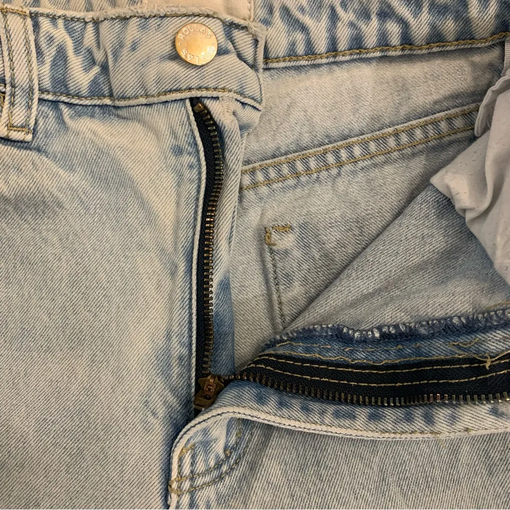 Rolla’s High Rise Straight Distressed Sunbleach Worn Wash Jeans Size 24 - Image 3