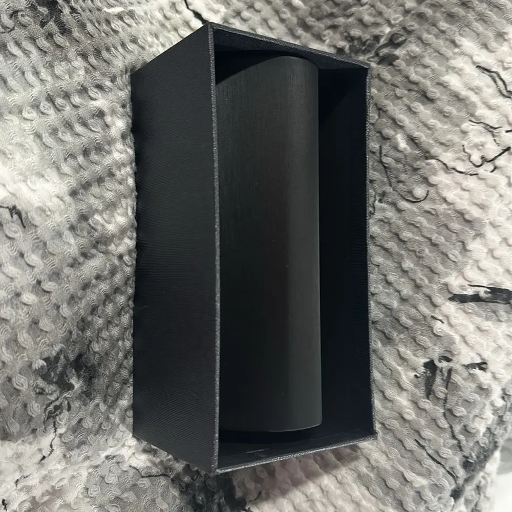 NIB  Lip Service Sunglasses - Image 5