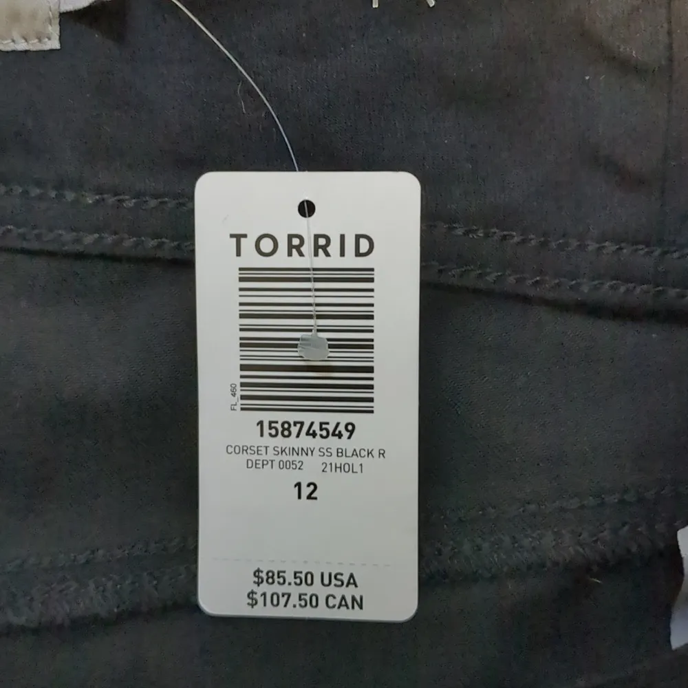 Torrid feel the fit 4 button black corset skinny jeans size 12R - Image 4