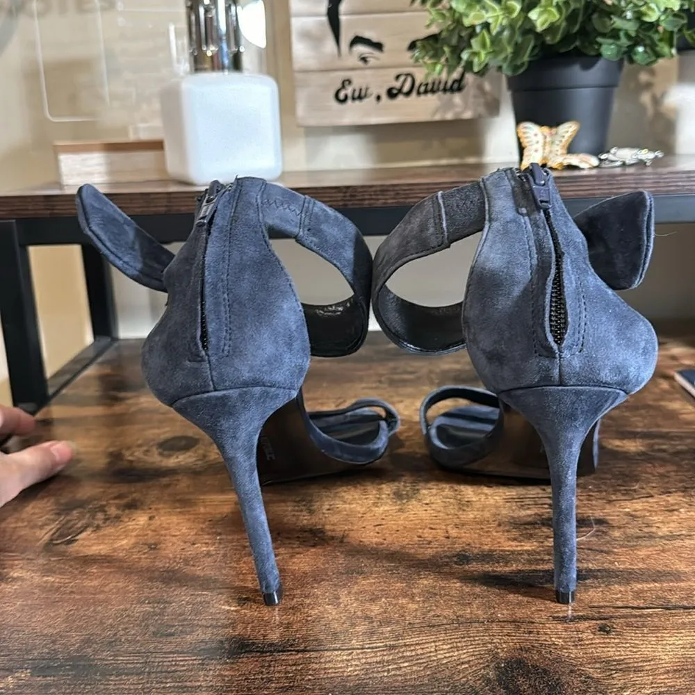 Banana Republic blue suede heels size 9‎ - Image 3