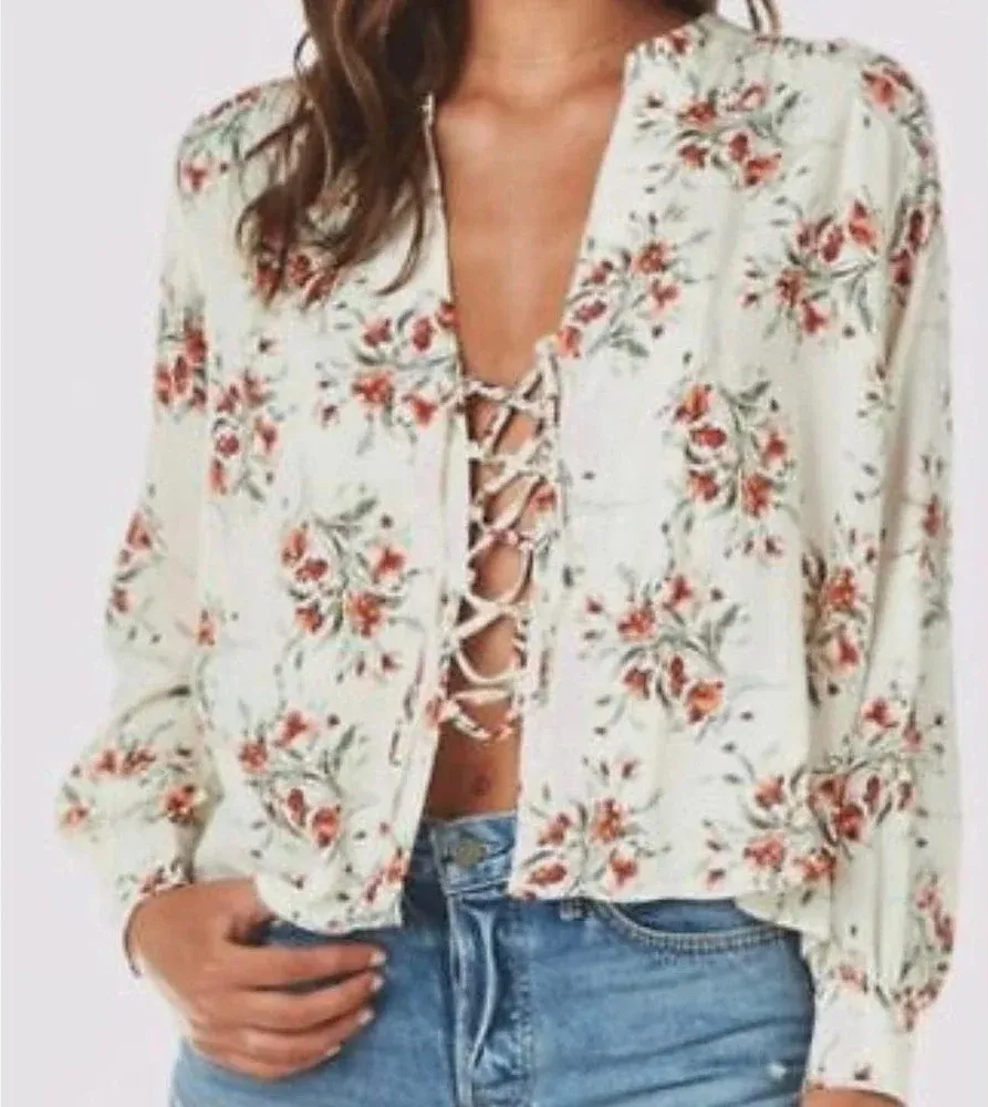 Flynn Skye Get Away Lace Up Front Blouse Day Desire White Red Floral Size US XS - Image 1