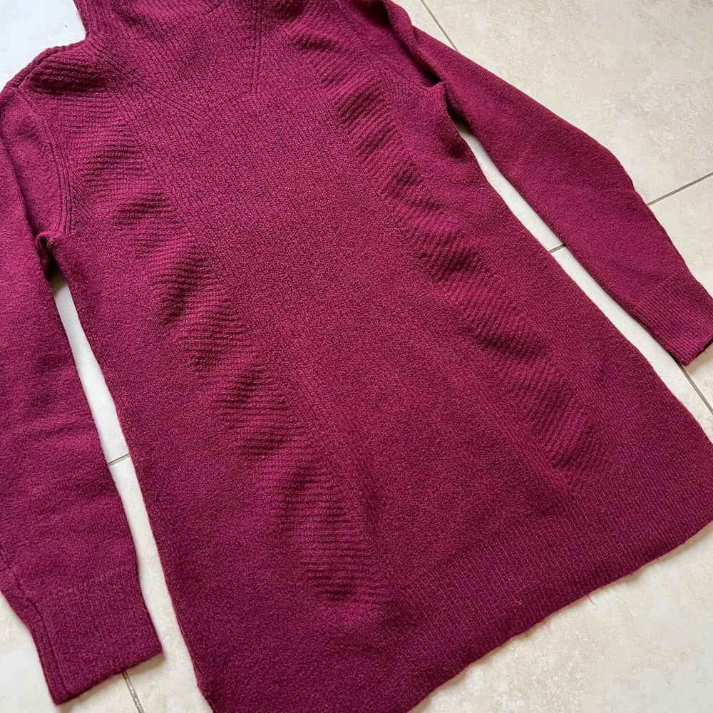 NWOT H by Halston Burgundy Long Turtleneck Sweater Size S - Image 4