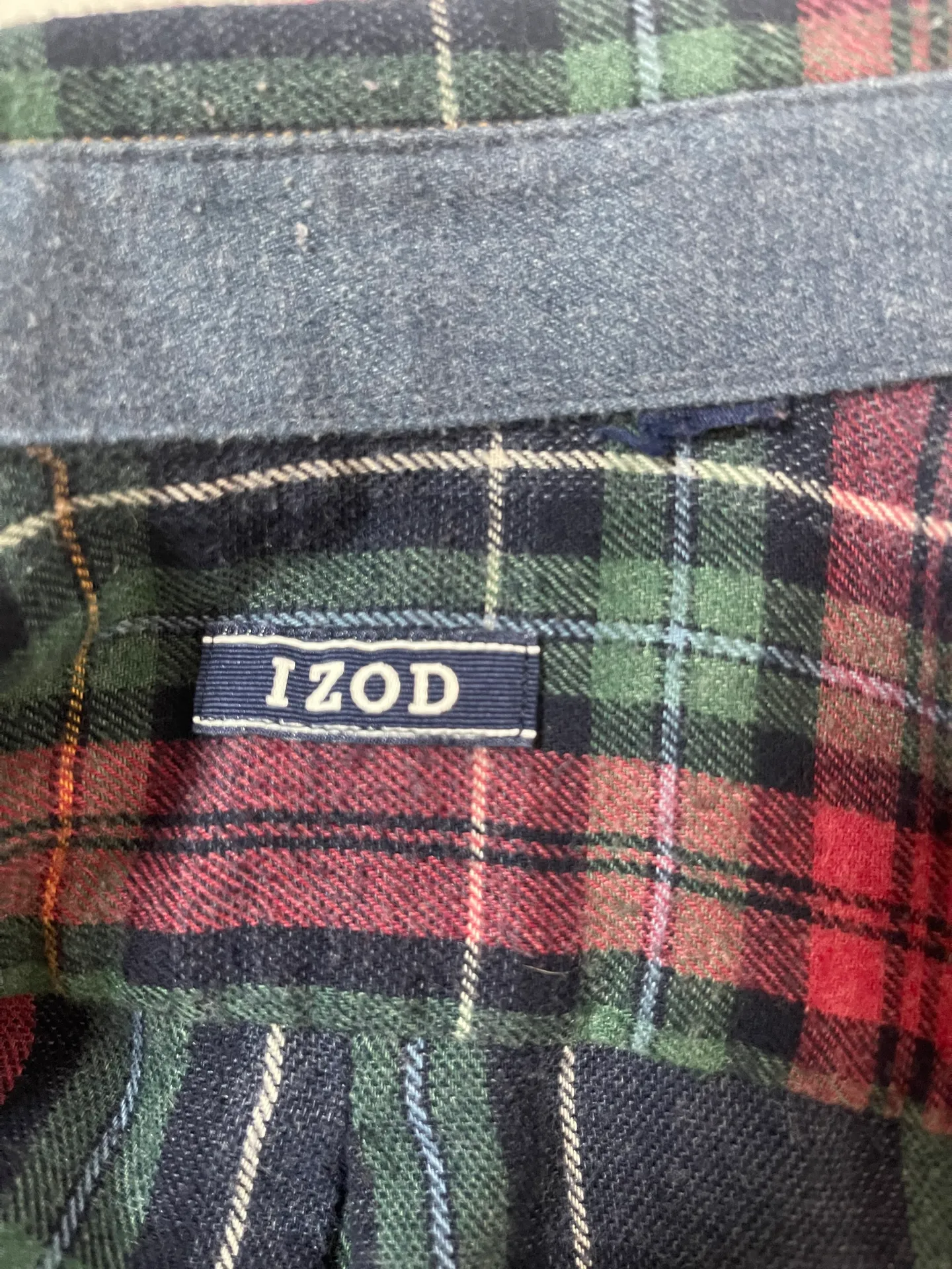 IZOD Vintage Inspired Flannel - Image 3
