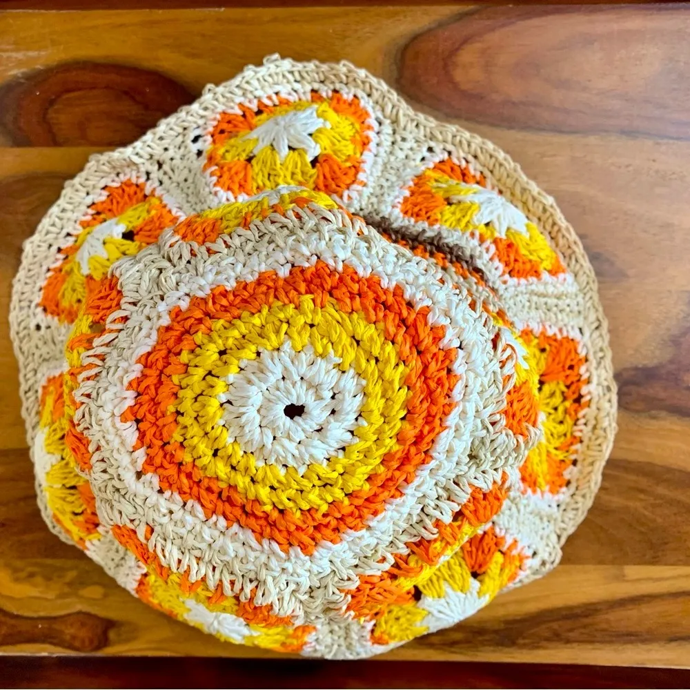 NEW Daisy Crochet Bucket Hat - Image 4