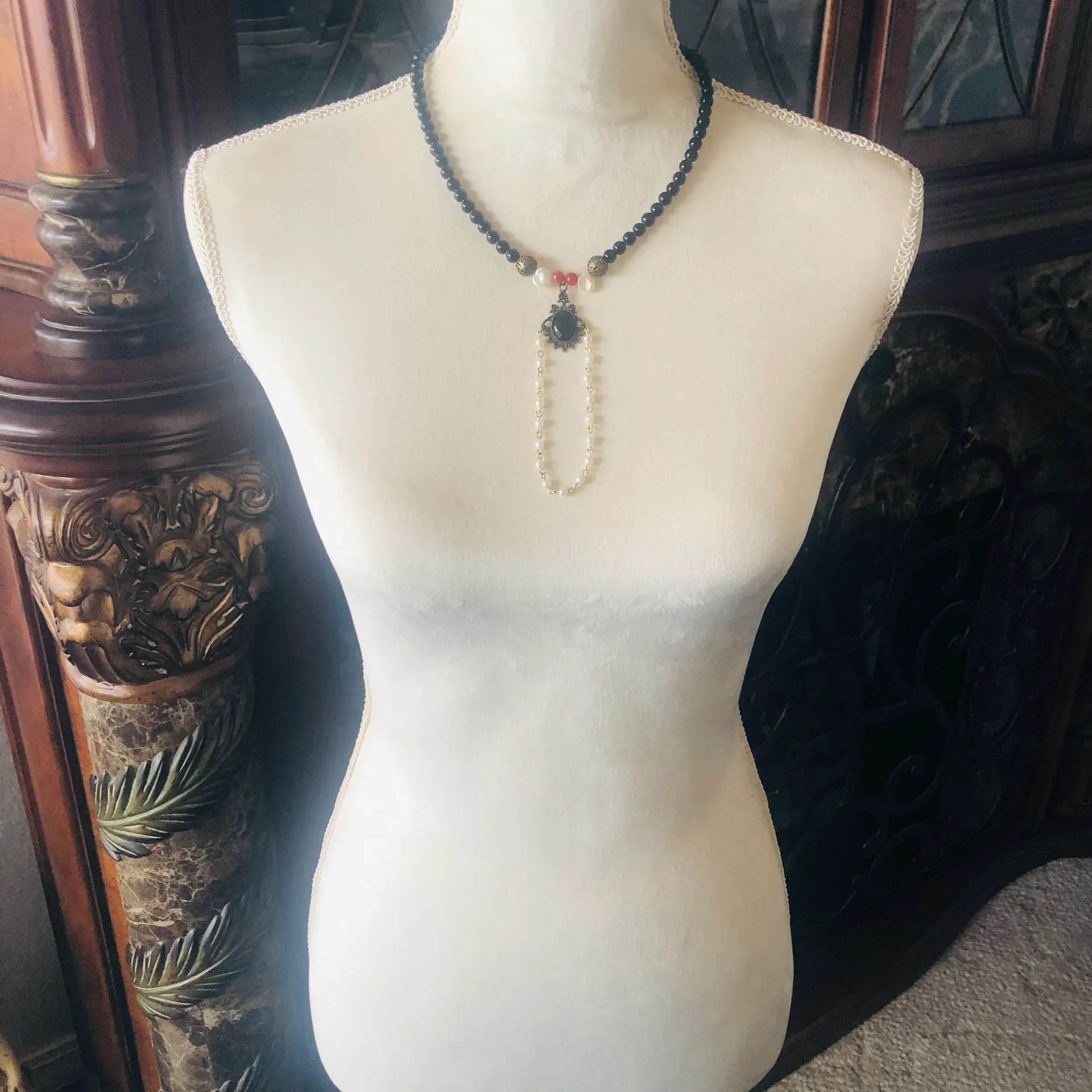 Handcrafted Victorian style Czech glass pearl carnelian beaded necklace - Image 7