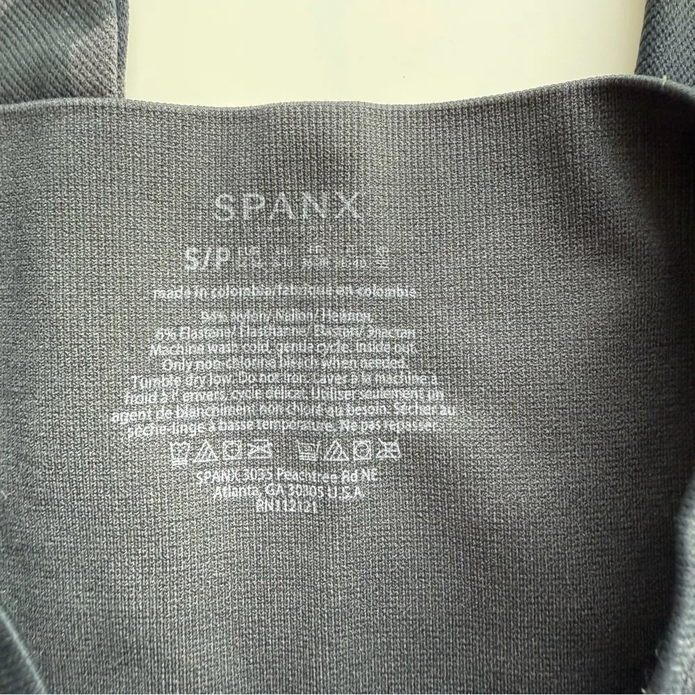 SPANX Look at Me Now Seamless Cropped Legging Size Small - Image 4