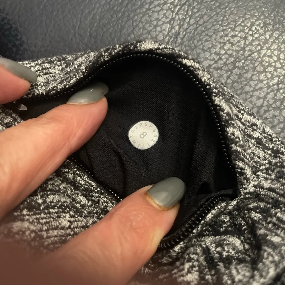 Lululemon Extra Mile Long Sleeve Running Luon Suited Jacquard Black White 8 - Image 10