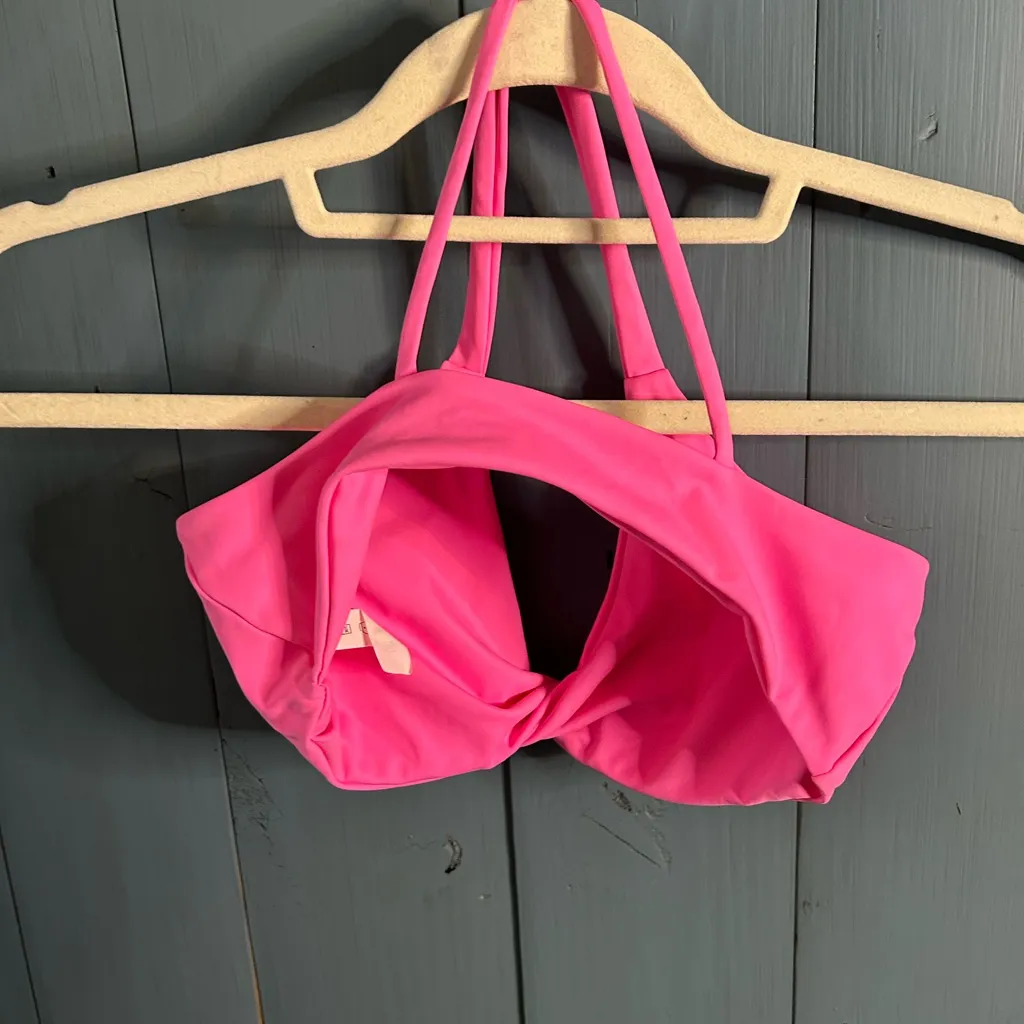 Pink Women's Criss Cross Strappy Sports Bra | Size XS - Image 3