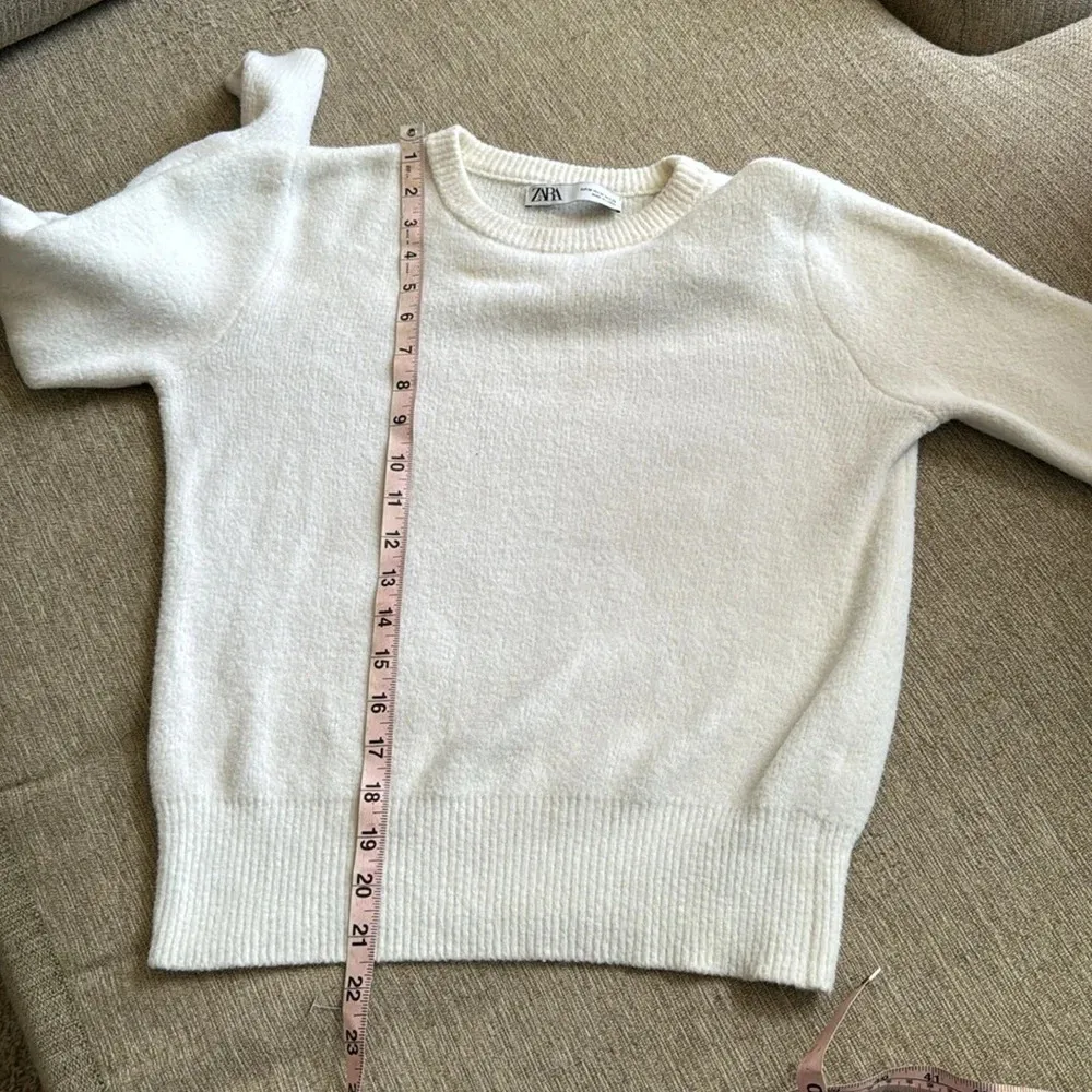 Zara white long sleeve super soft sweater size medium - Image 9