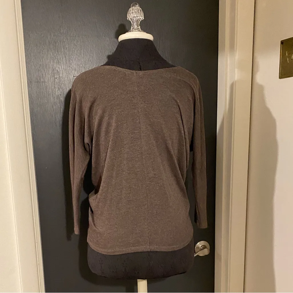 💜 Basic House Long Sleeve Tee in Light Brown Shade Size L - Image 2