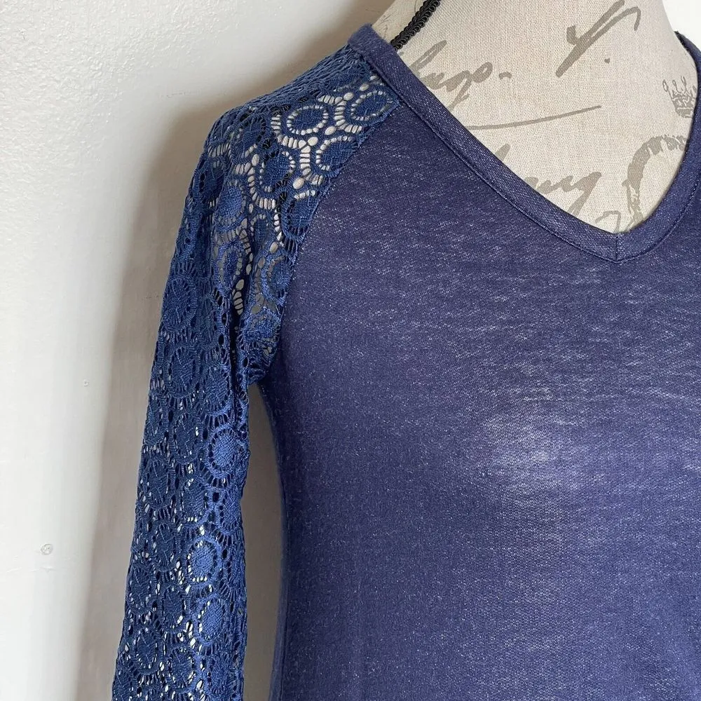 Loveappella Womens Size XS Blue Blouse Top Nerbi Lace Sleeve Keyhole Back Knit - Image 6