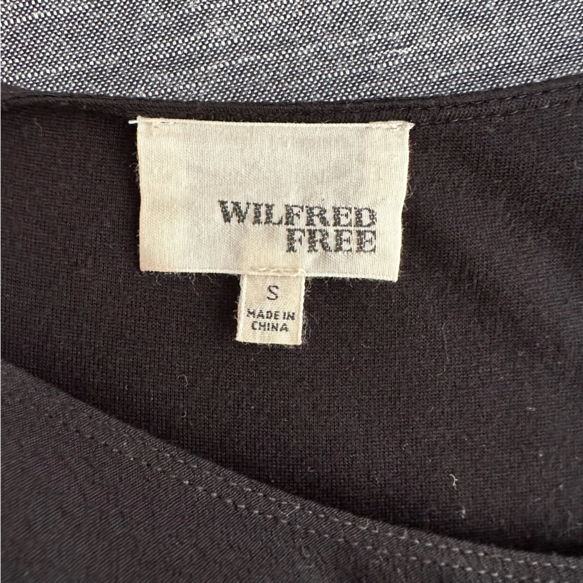 Wilfred Free Aritzia Teigen Black 90s Crepe Mini Shift T-Shirt Dress | Small - Image 8