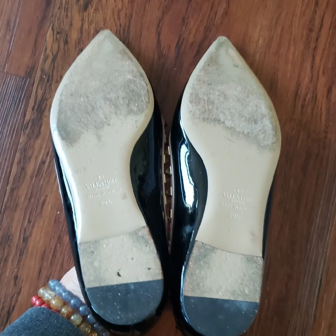 Valentino Black Patent Leather Ballet Flats Pink Trim Gold Studs Size 39.5 - Image 4