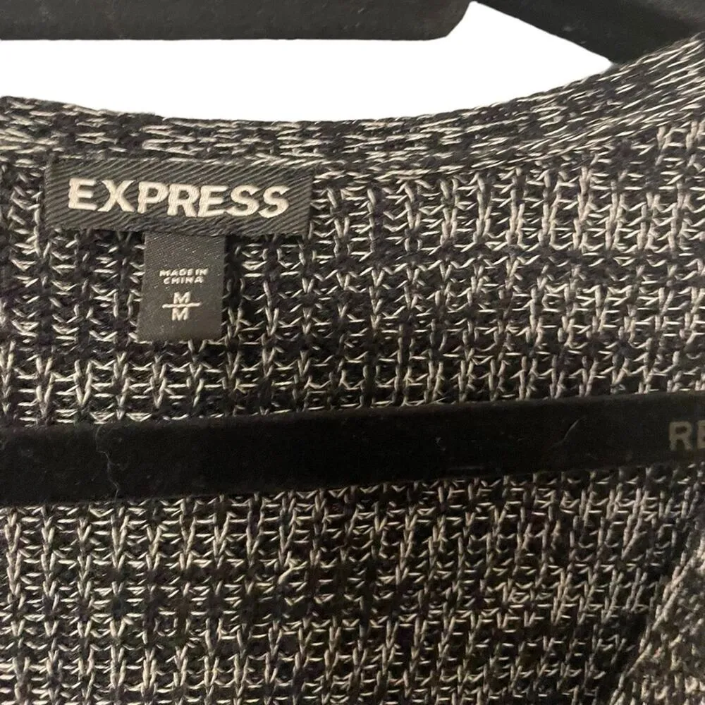 Express Gray and Black Low Cut V Neck Knit Sweater - Size Medium - Image 4