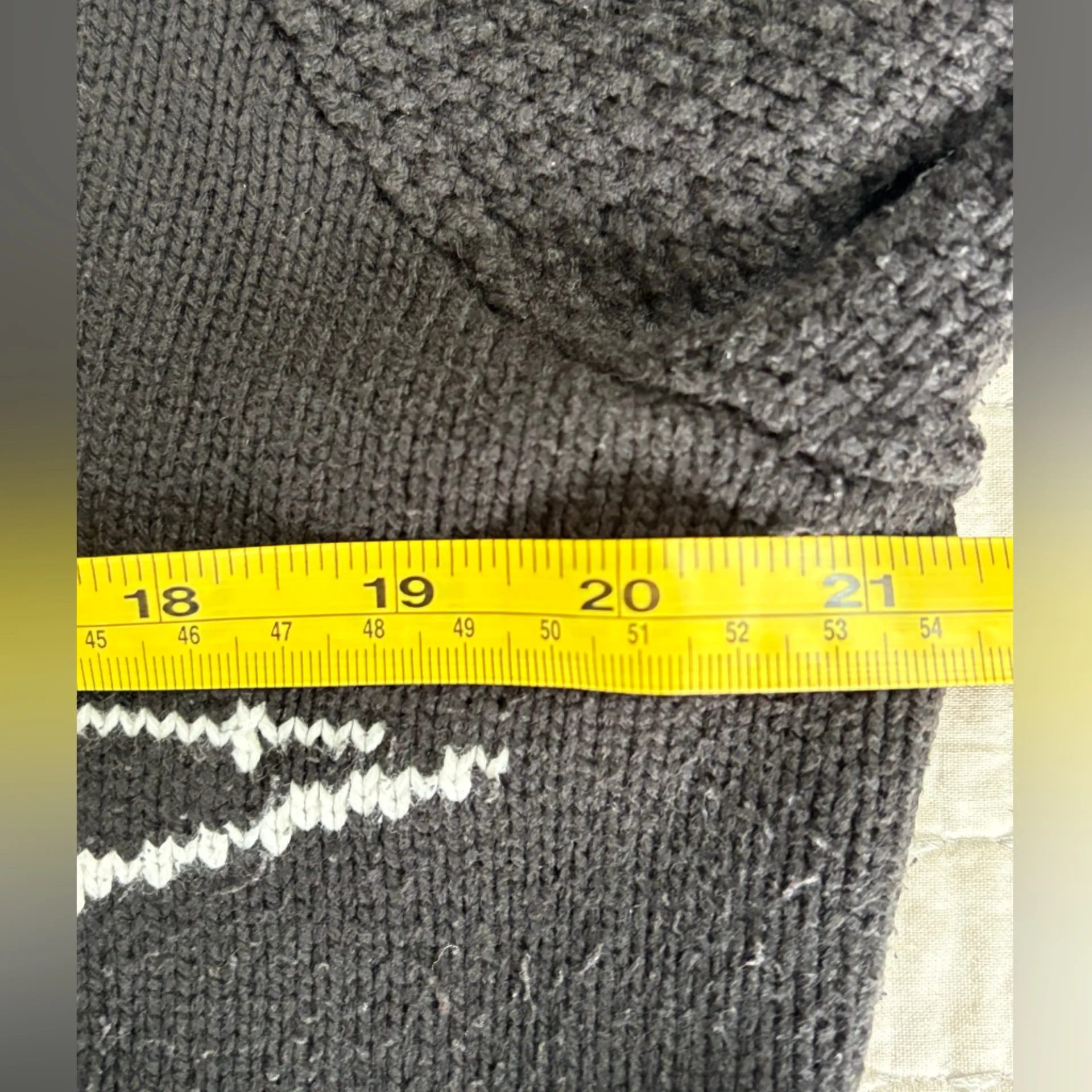 G.H. Bass & Co. Black Cardigan with Snowflake and Skier Design Size Large EUC - Image 4