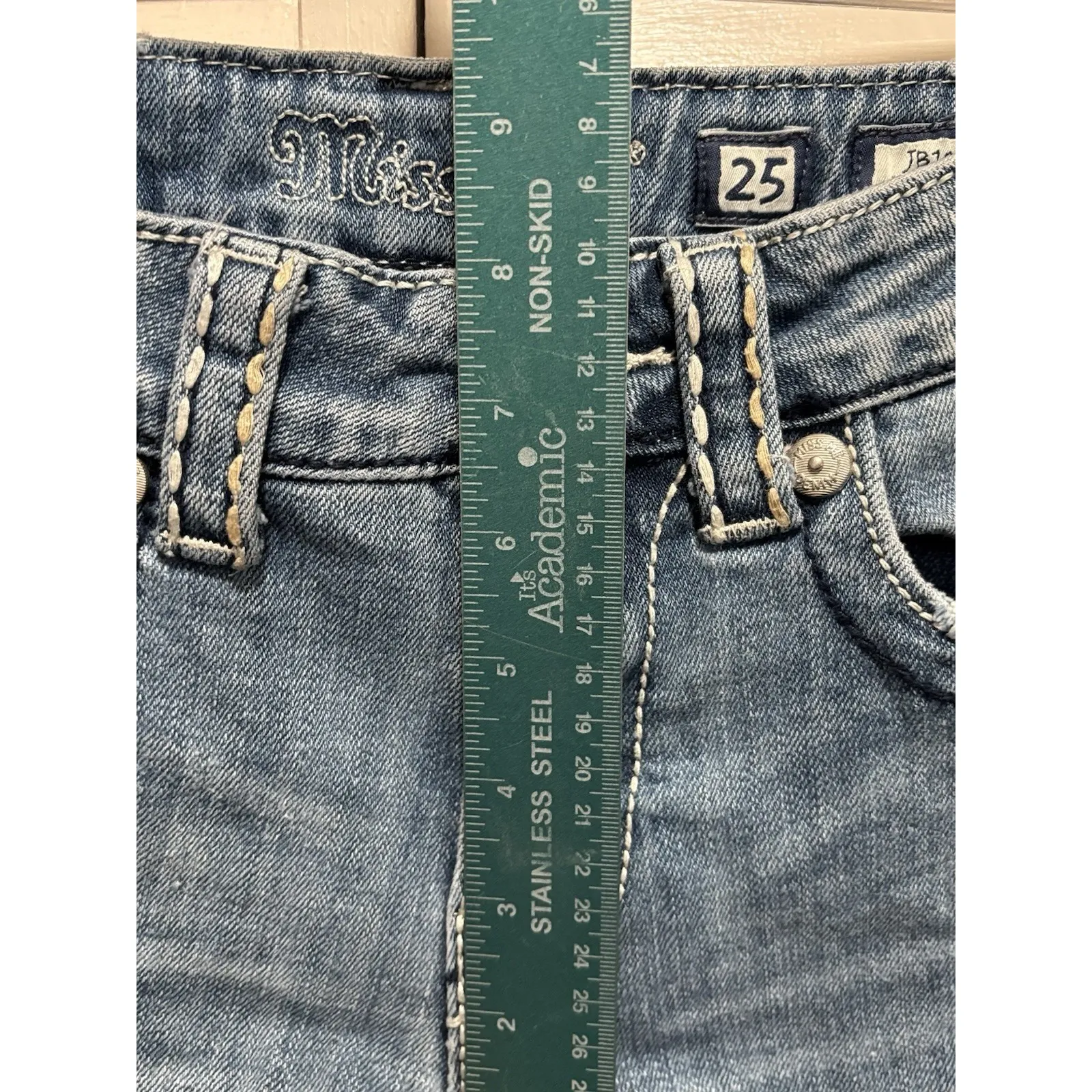 Miss Me Boyfriend Capri Heavy Distress Jeans Embroidered/Gems Logo 25 Low Rise - Image 5