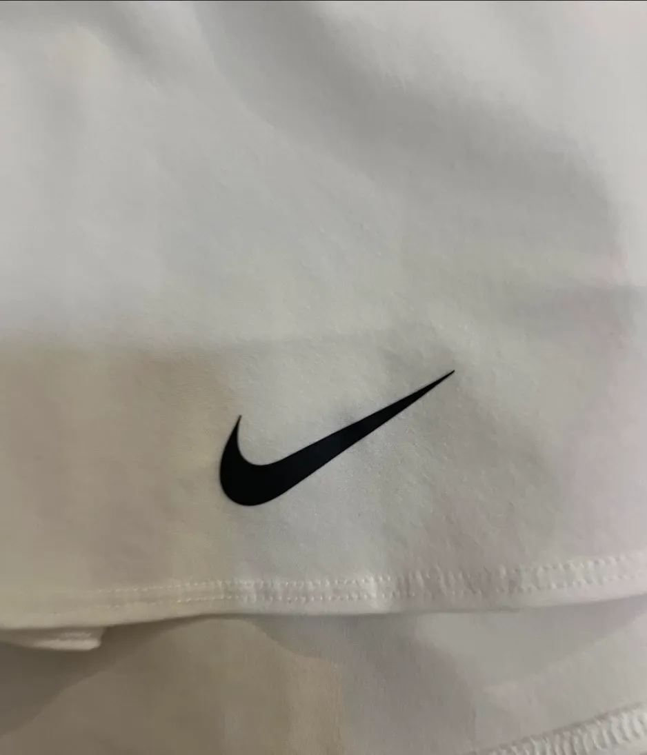 White Flowy Tennis Skirt Large - Image 2