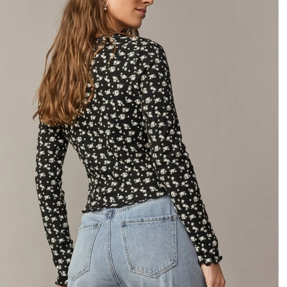 Francesca’s Wilma Floral Rib Top Floral Black Top M - Image 2