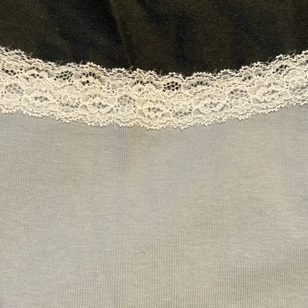 NWOT brandy Melville belle lace trim tank top one size baby blue white lace - Image 2