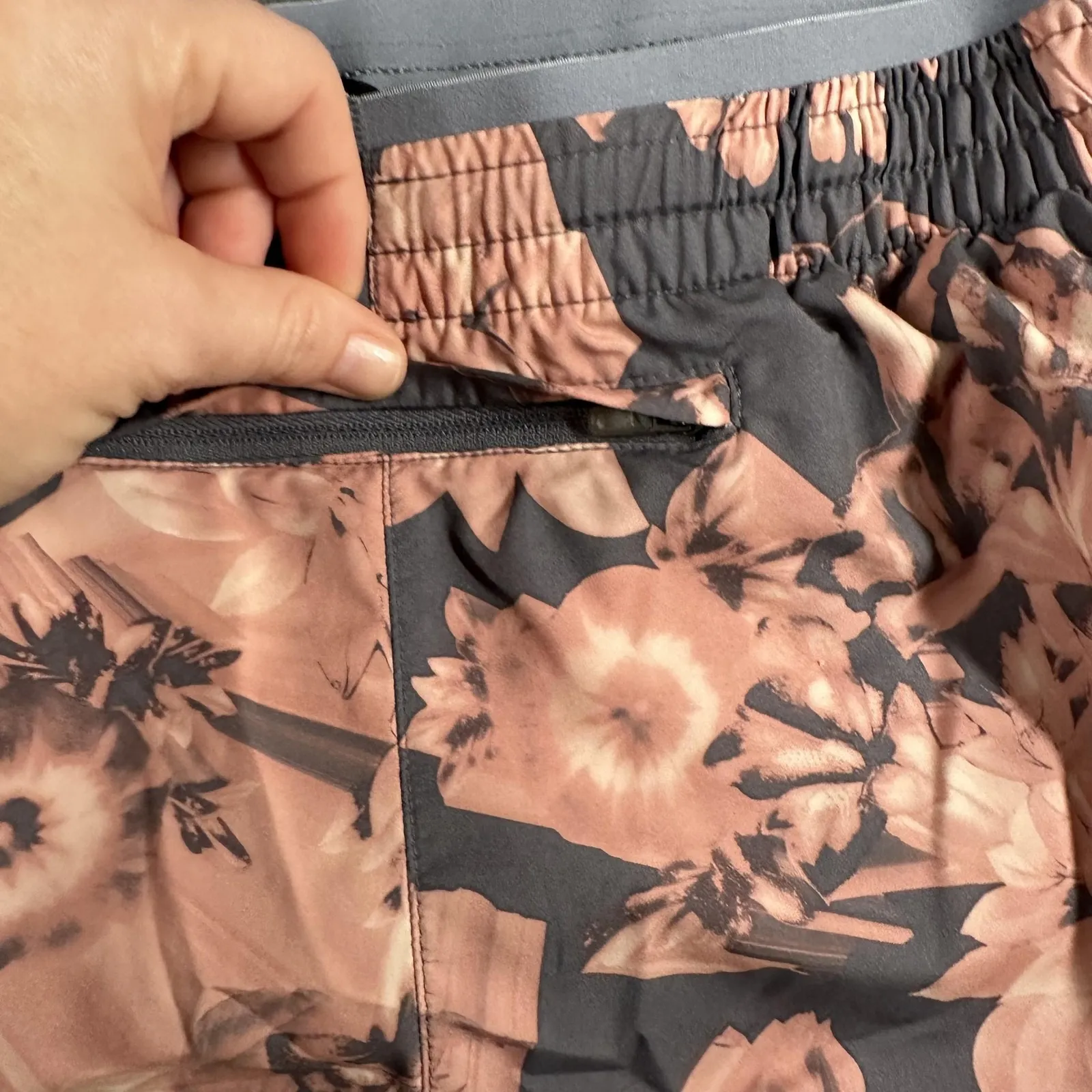 Nike Dri-FIT Running Shorts Womens Small Pink Floral Lined Zip Pocket 929081-685 - Image 8