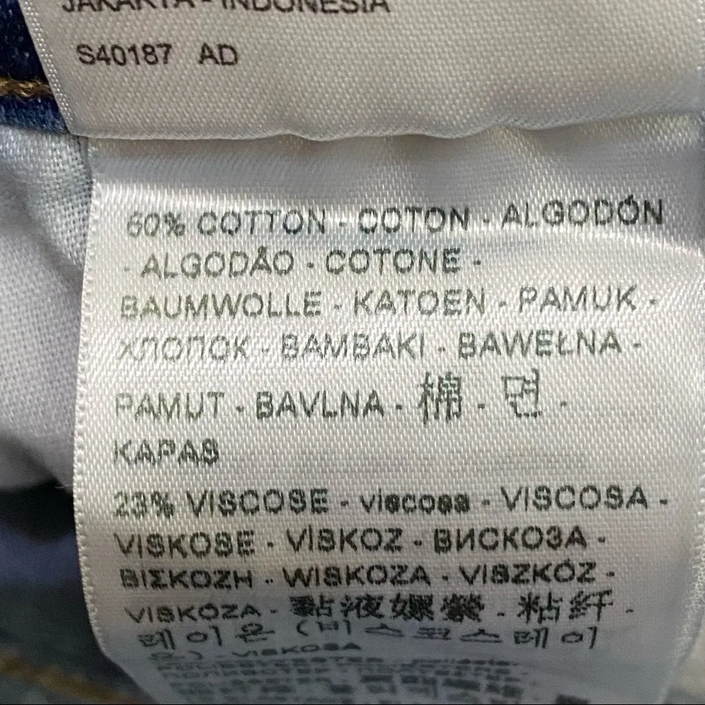 Levi’s Distressed Cropped Boyfriend Jeans 28 - Image 15